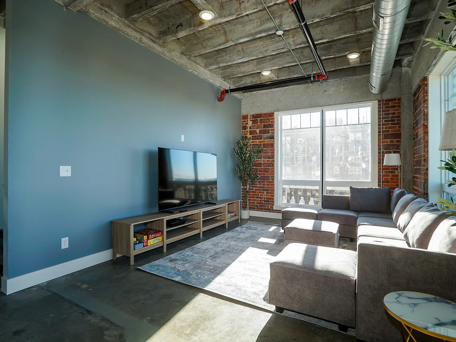 3 bed, 1753 sqft, $3,300 — Photo 2