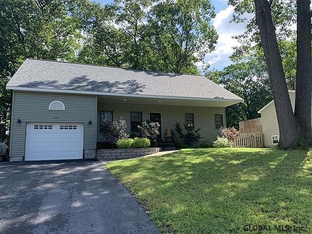 1st image of 62 Hathorn Blvd