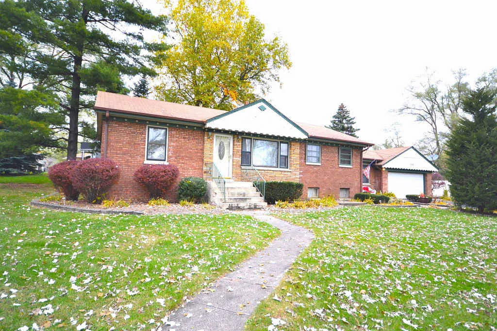 1S550 Monterey Ave photo 1
