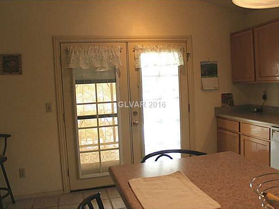 5th image of 421 Wickenburg St