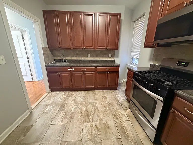 146-150 Manhattan Ave #16C — Photo 2