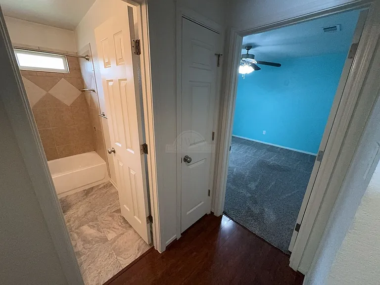 9911 Diana Dr — Photo 18