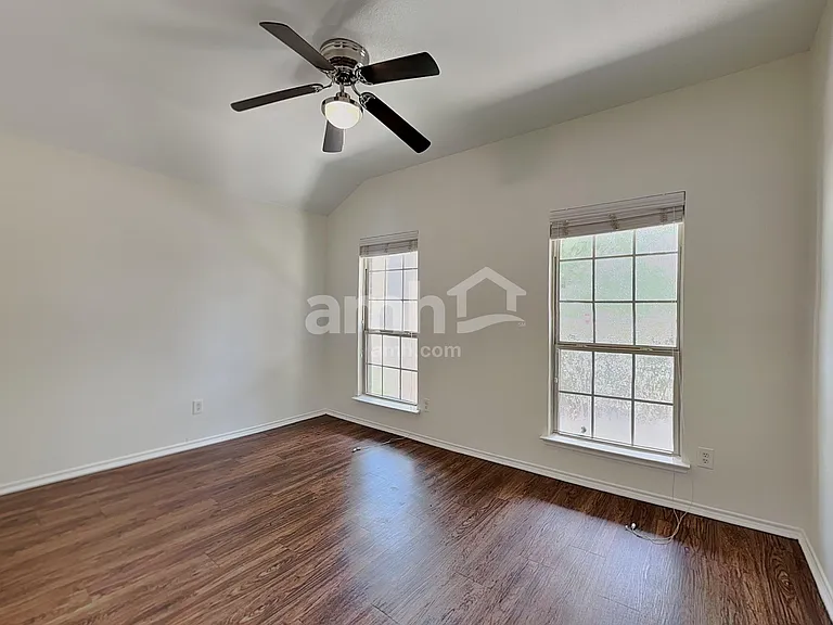 1000 Churchill Dr — Photo 12