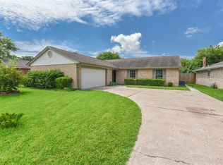 9810 Stonemont Rd, La Porte, TX 77571