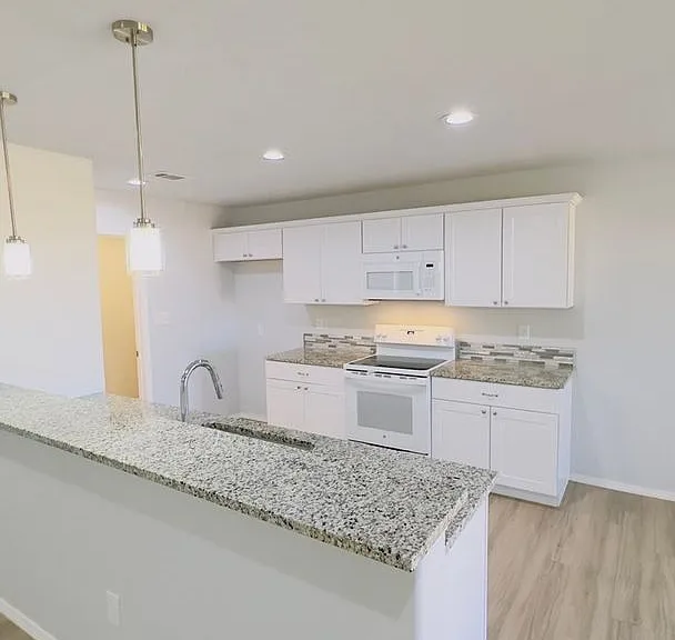 1641 Wrigley Dr — Photo 2