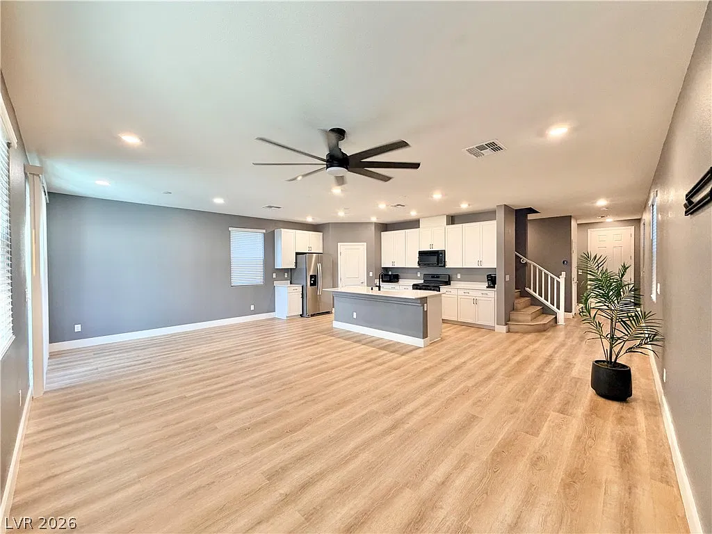 5 bed, 3.0 bath, 2475 sqft, $2,600 — Photo 4