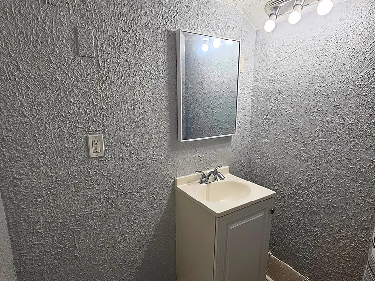 218 N Oleander Ave #4 — Photo 8
