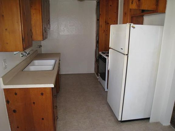 5th image of 1927 Georgia Ct APT A