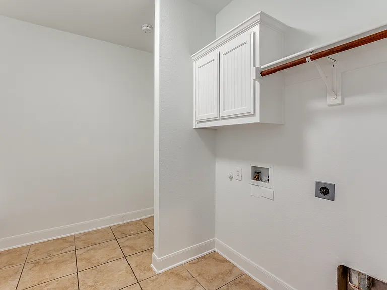 14575 Daneway Dr — Photo 34