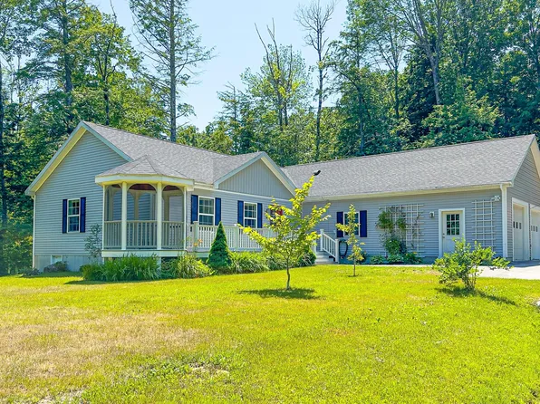 8 Spruce Lane, Bridgton, ME 04009