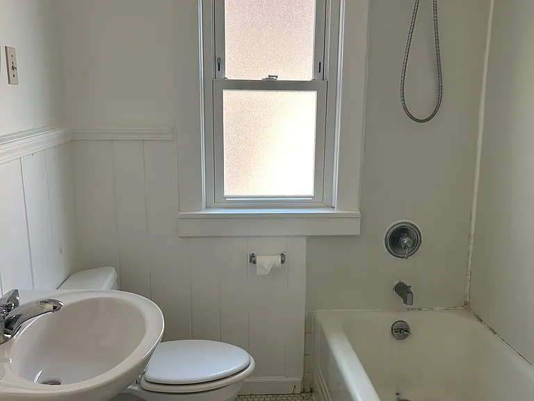 477 Winspear Ave #1 — Photo 11