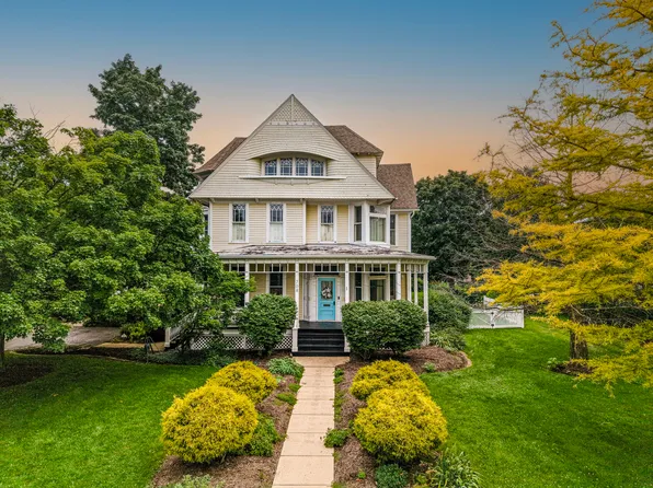 708 Somonauk St, Sycamore, IL 60178