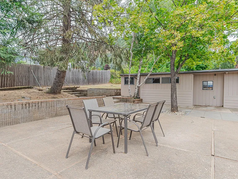 1430 NE Sherman Ln — Photo 30