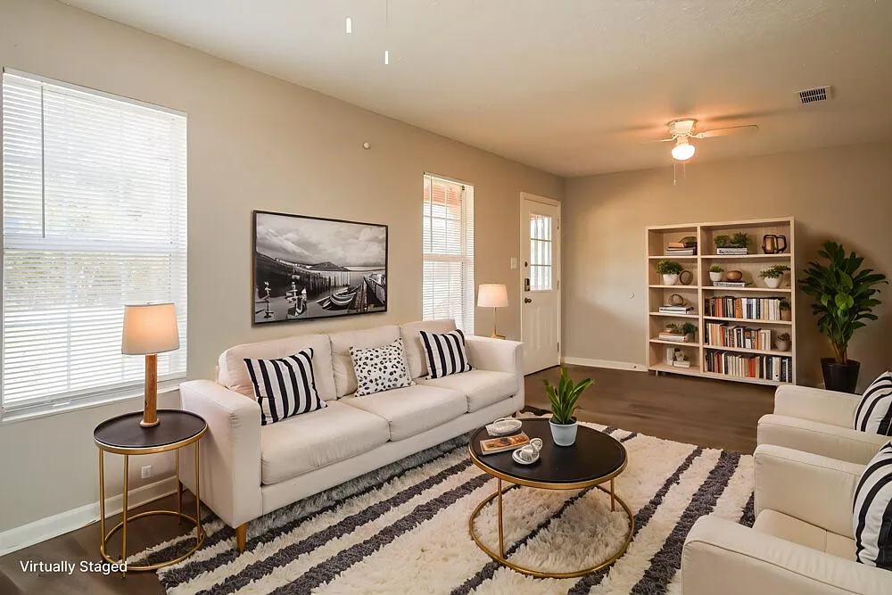 3 bed, 2.0 bath, 1056 sqft, $1,640 — Photo 4
