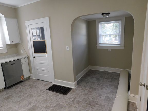 4th image of 207 Cadillac St #207