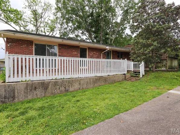 1108 N Cape Rock Dr, Cape Girardeau, MO 63701