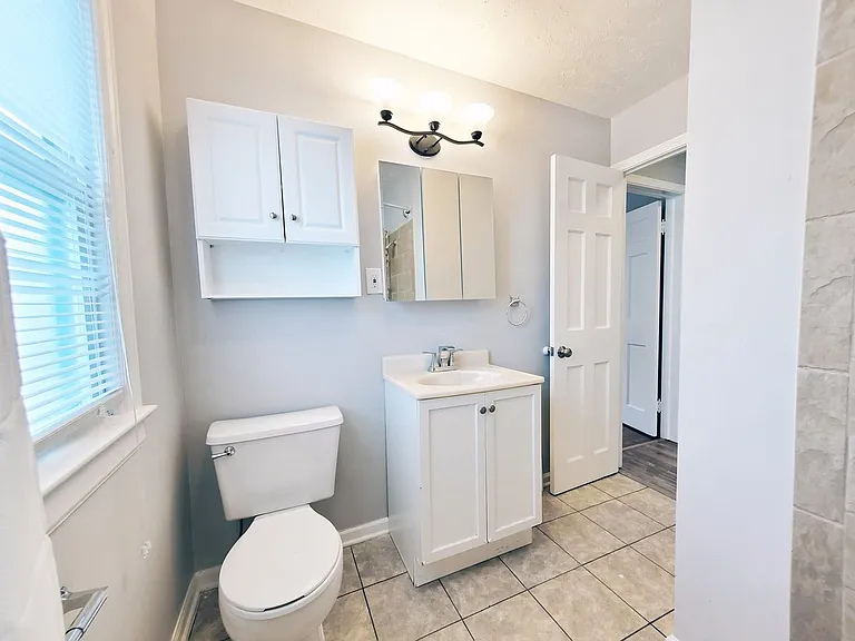 18512 Lewis Dr — Photo 11