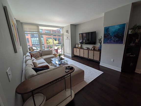 4th image of 1100 Maxwell Ln Unit 514