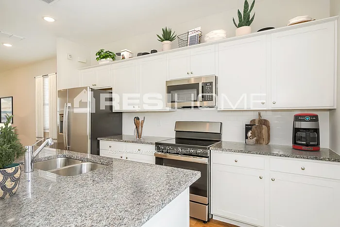 2 bed, 2.5 bath, 1317 sqft, $1,645 — Photo 4