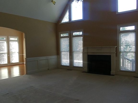 3rd image of 3843 Swallow Ct NE