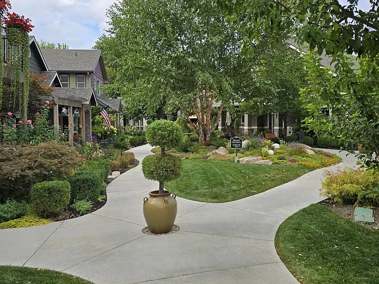3721 W Catalpa Dr — Photo 16