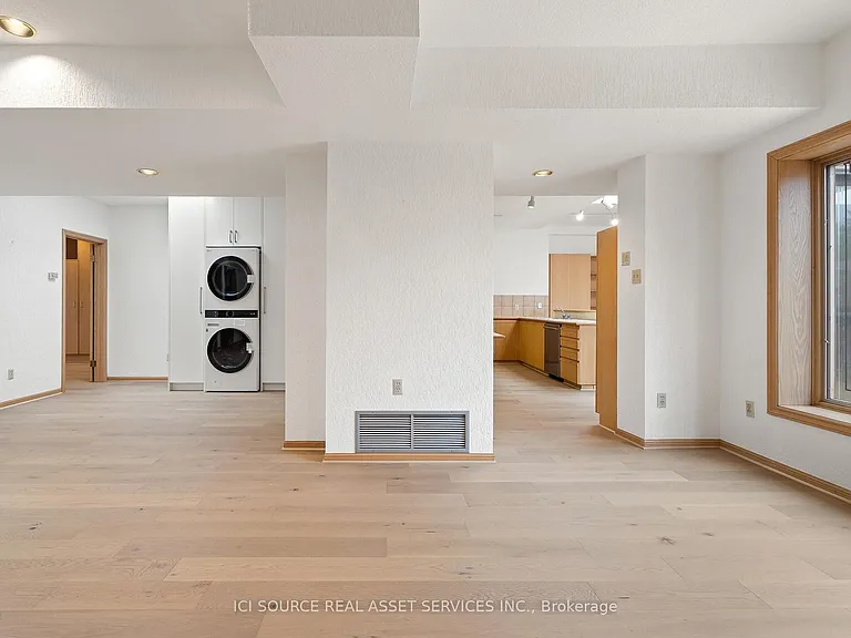 574 Saint Clair Ave W #UPPER — Photo 5