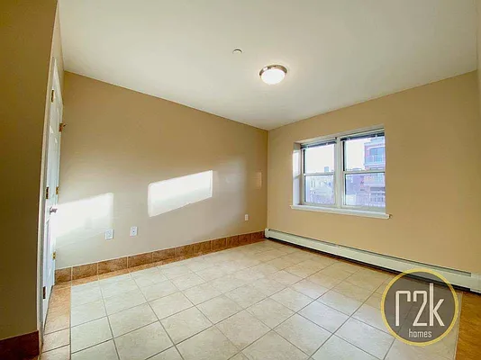 Rented by Realty 2000 Corp | media 9