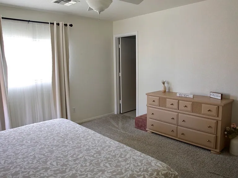3114 W Mark Ln — Photo 9