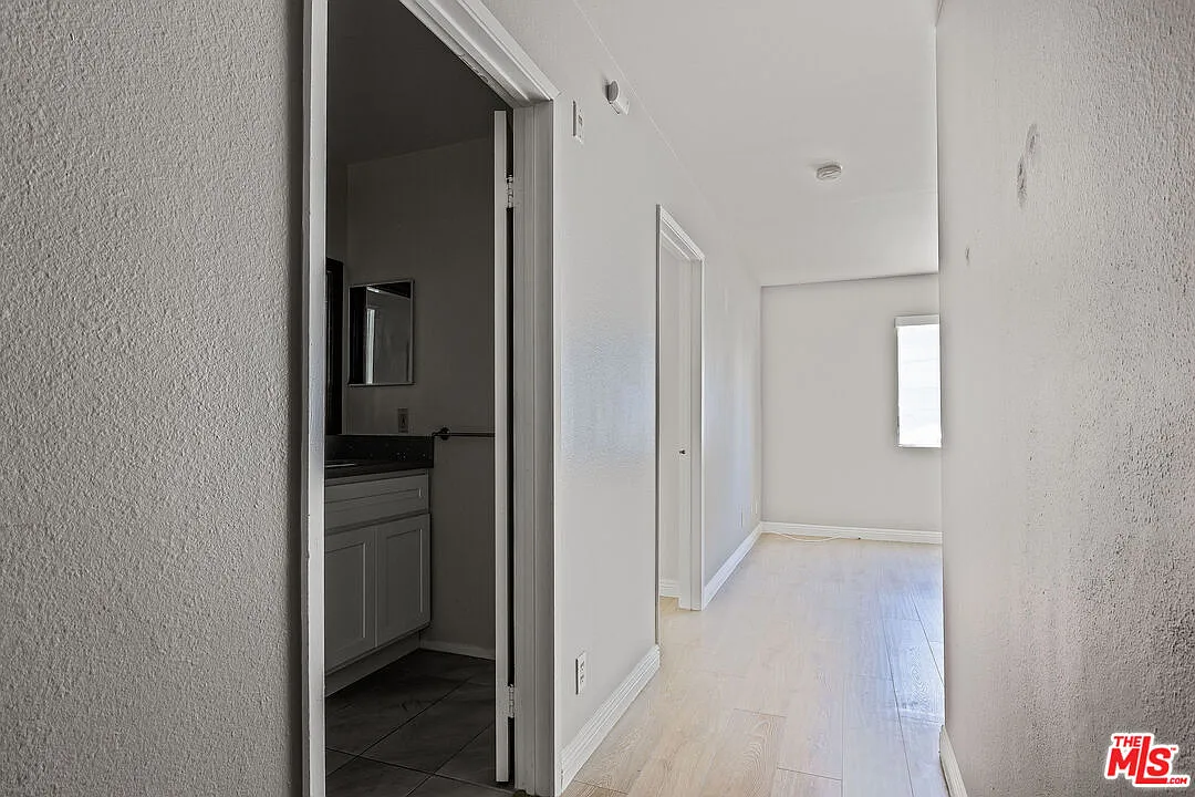 1 bed, 1.0 bath, 650 sqft, $1,800 — Photo 2