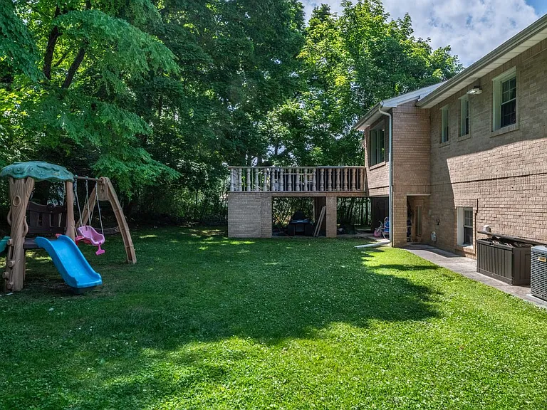 18 Carlyle Pl — Photo 35