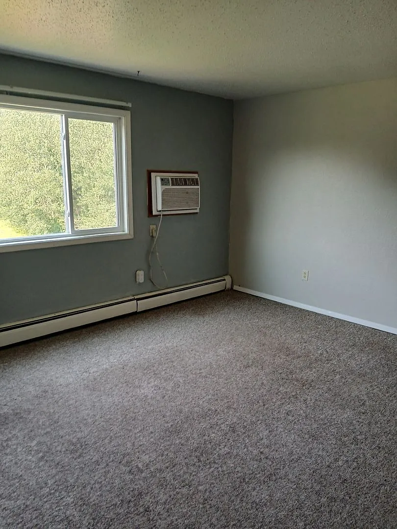 Lincoln Estates — Photo 3
