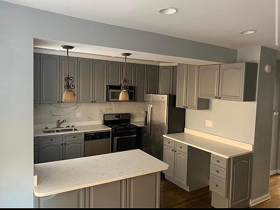 3rd image of 6611 S Kenwood Ave