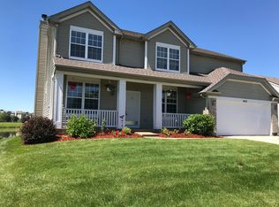 3035 Farmington Dr, Lindenhurst, IL 60046