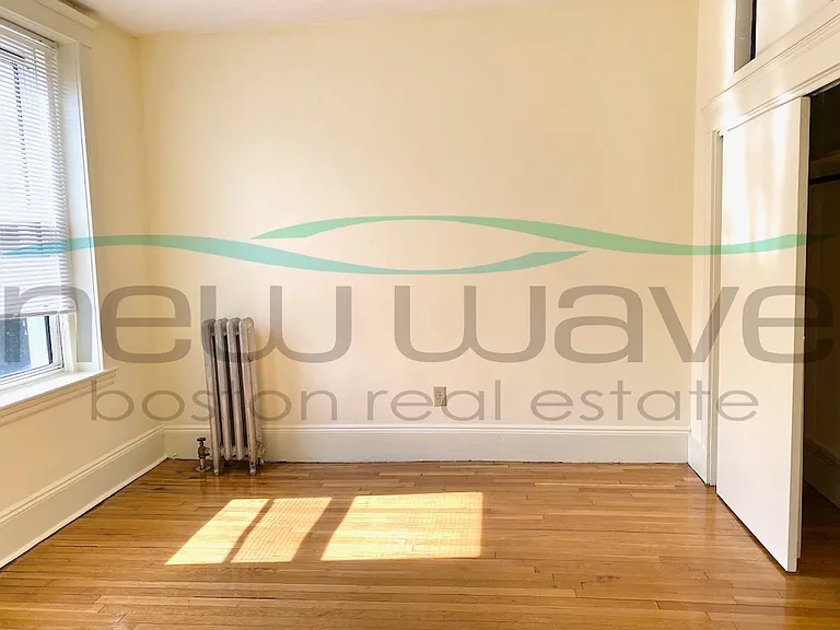 55 Queensberry St #7 — Photo 8