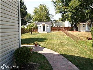 4th image of 10607 Maple St