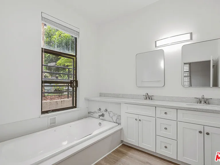 11636 Montana Ave #103 — Photo 41