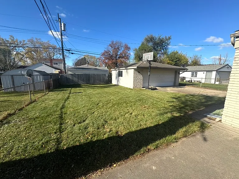 8355 Orhan St — Photo 16