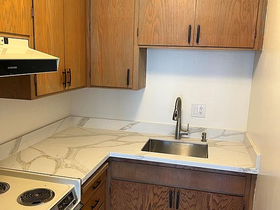 4th image of 3476 Sacramento St #402