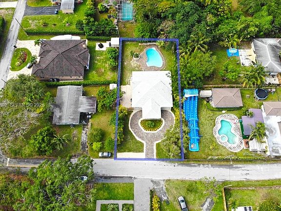 5th image of 6634 SW 76th Ter