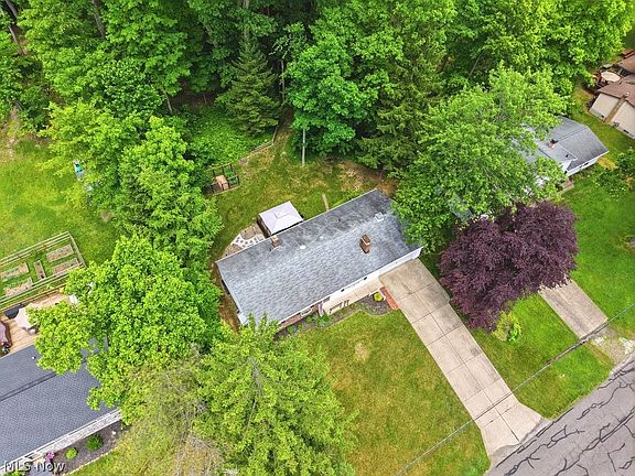3rd image of 197 Spring Creek Rd