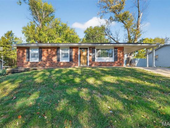 3291 Bristolhall Dr, Bridgeton, MO 63044