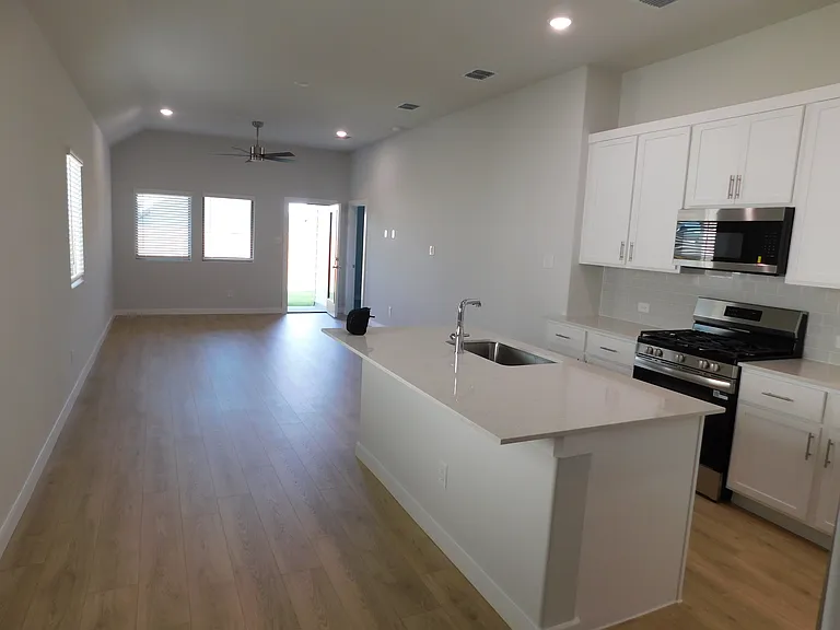 519 Green Grass Dr — Photo 6