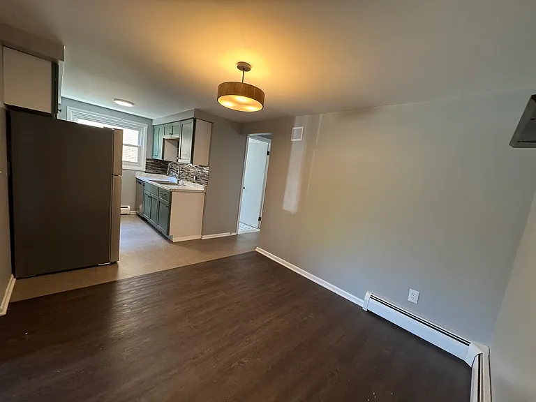 246 Montrose Ave #2 — Photo 7