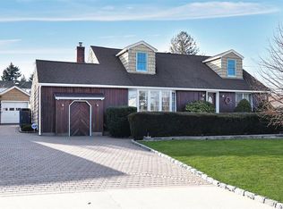 17 Florence Ave, Syosset, NY 11791