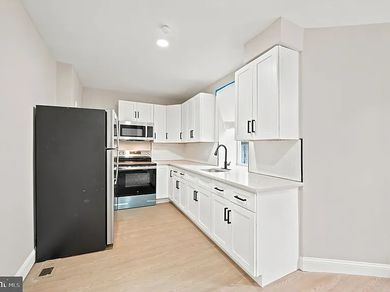 914 E Stafford St — Photo 9