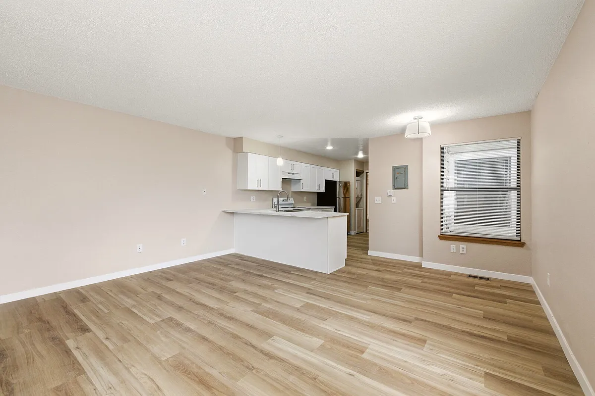 Building Photo - 982 S Dearborn Way #5