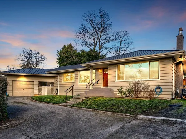 1790 Keith Pl, Saanich, BC V8P 1E4