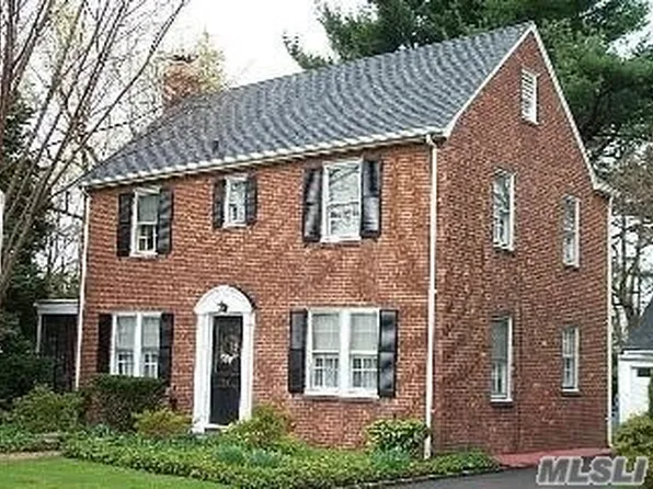 216 Kilburn Rd, Garden City, NY 11530