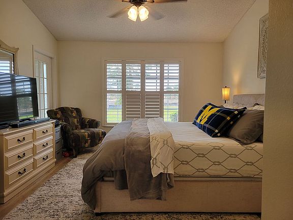 5th image of 12239 SW Kingsway Cir #D-2