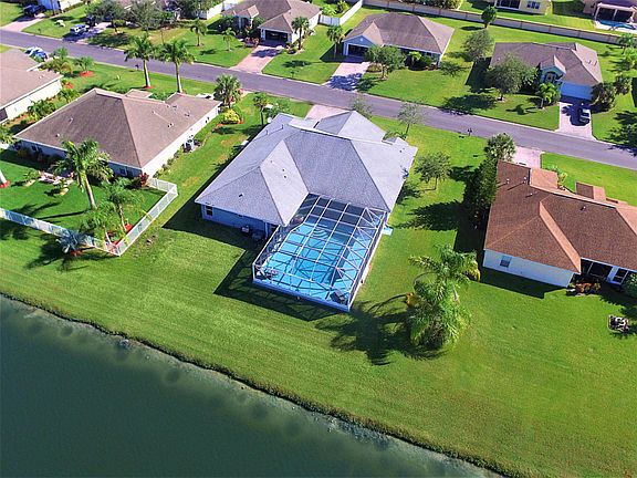 3rd image of 995 Southlakes Way SW